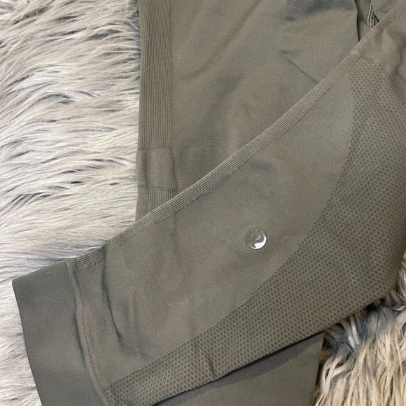 NWOT Lululemon Ebb To Street Crop 21" Titanium Size 6 - Picture 6 of 16